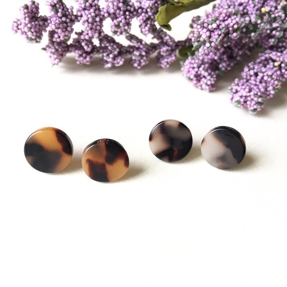 CRAZY SALE Minimalist Tortoise Shell Earrings - Picture 2 of 4